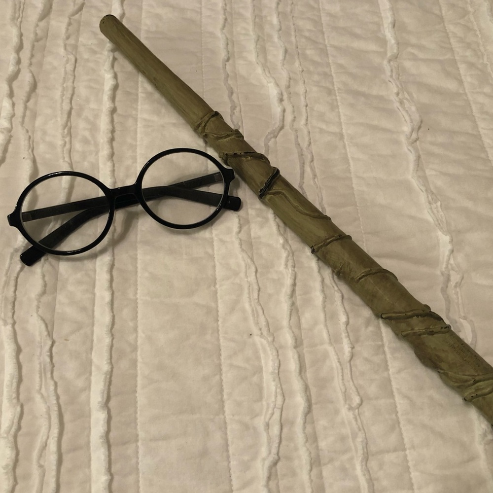 Harry Potter Glasses and Wand Set